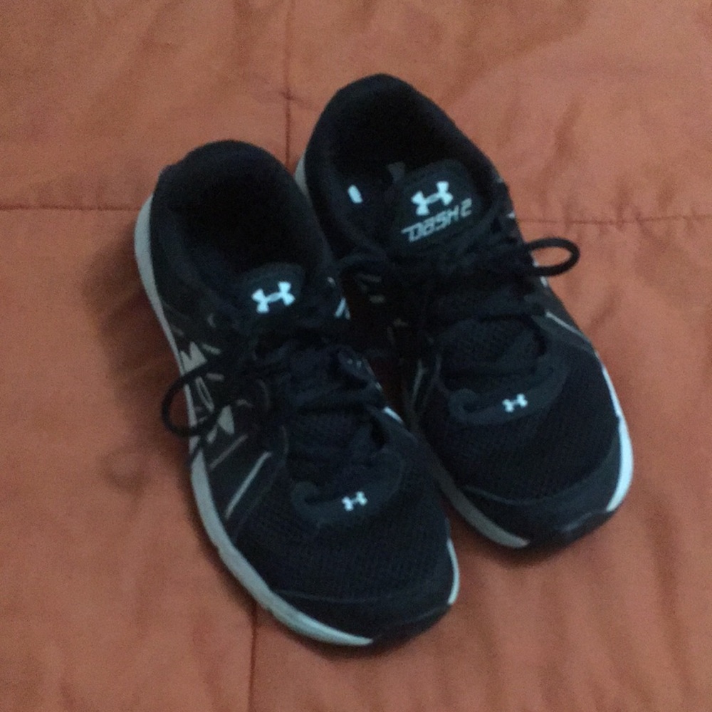 Under Armour black sneakers 8 women